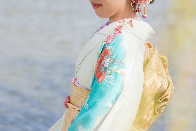 【長襦袢など着物の仕立ては和衣庵】着物の女性